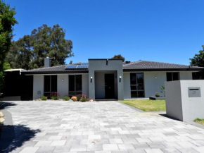 Deluxe modern family home with Pool